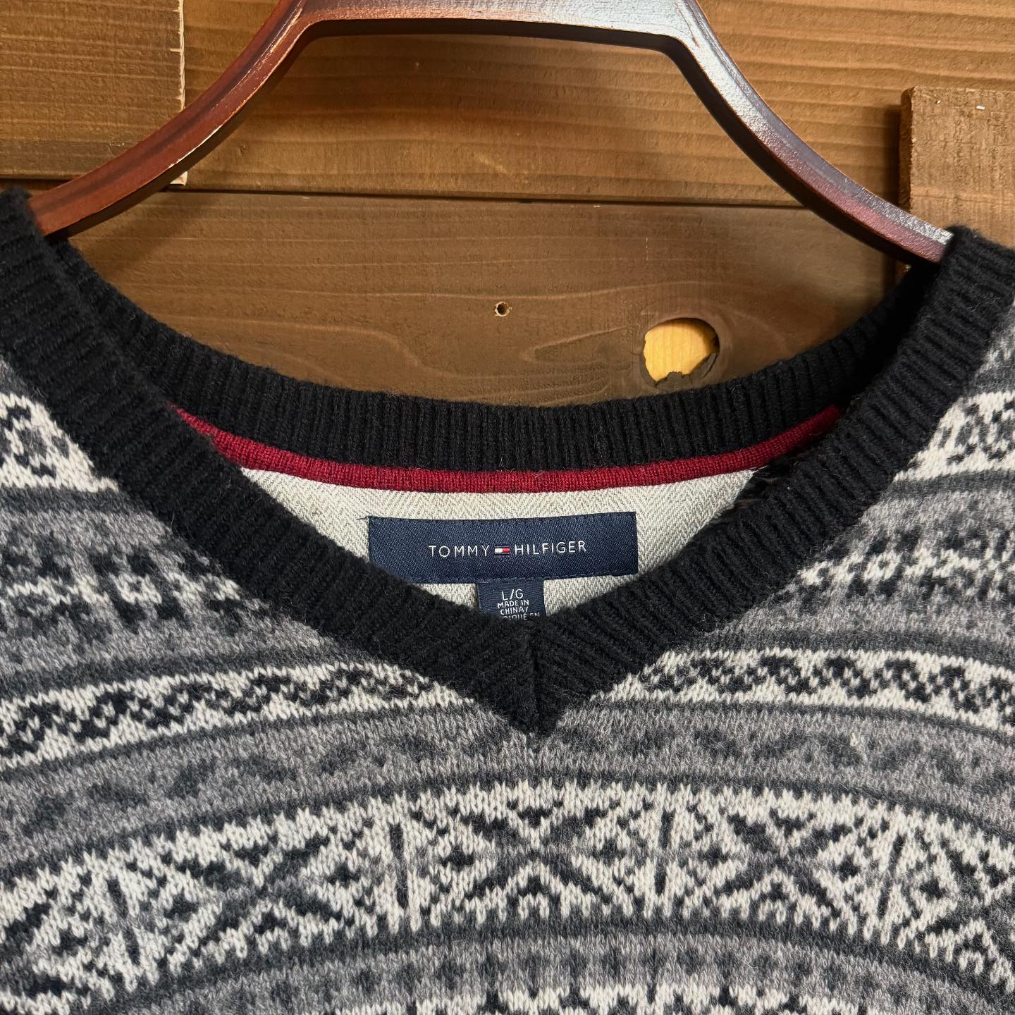 《TOMMY HILFIGER KNIT SWEATER》