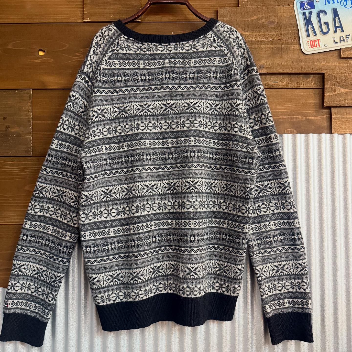 《TOMMY HILFIGER KNIT SWEATER》