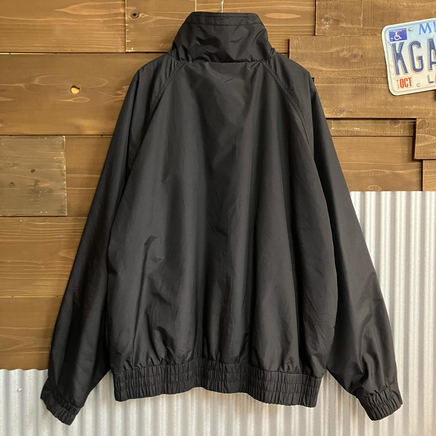 《Port Authority nylon jacket》