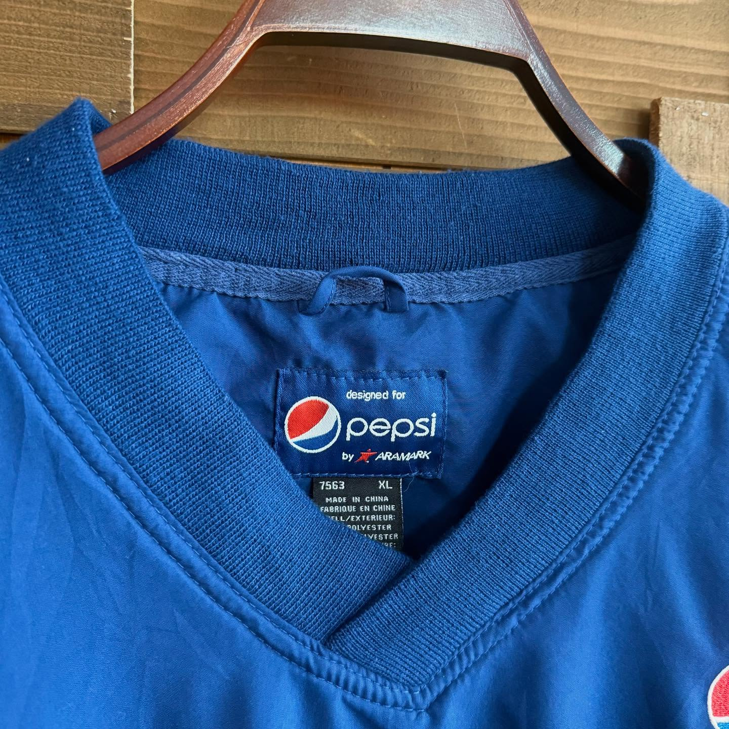 《ARAMARK pepsi nylon pull over...