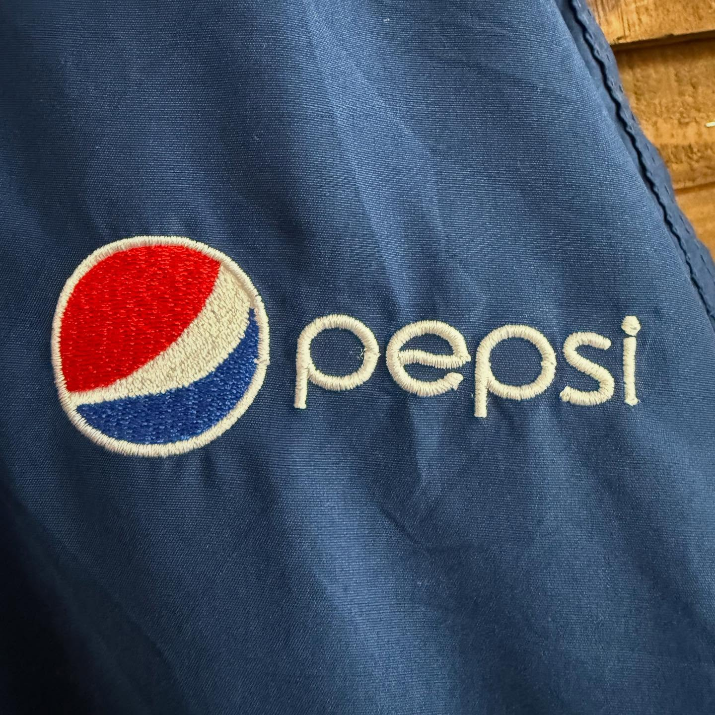 《ARAMARK pepsi nylon pull over...