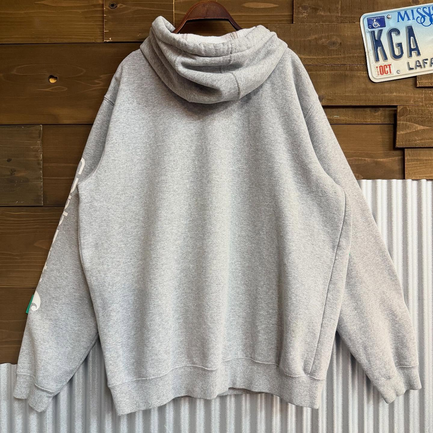【Carhartt Logo Sleeve Hoodie】