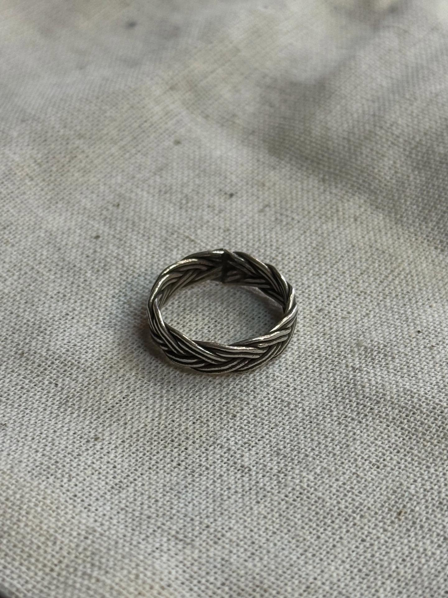 Karen Silver – HORSESHOE STYLE